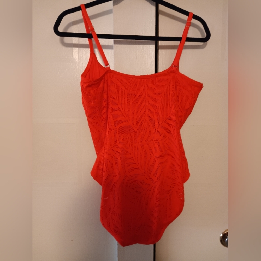 Carmen Marc Valvo Women's Crochet Mesh One-Piece Swimsuit, Persimmon/Red Size 14 - Picture 6 of 11